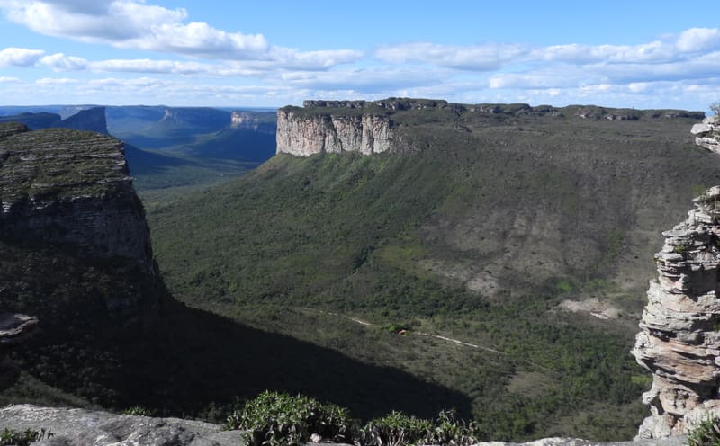 Morros de topo plano da Chapada Diamantina vistos do alto do Morro do Pai Inácio